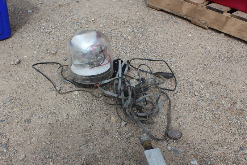 lot 179 image: 12VDC Car Lighter Flashing Light