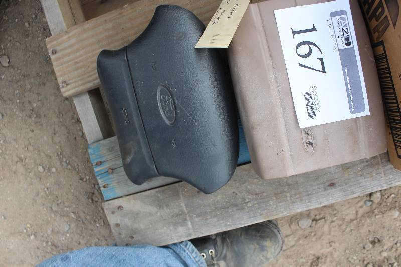 lot 167 image: Lot of (2) 1996 Ford Aerostar Air Bags