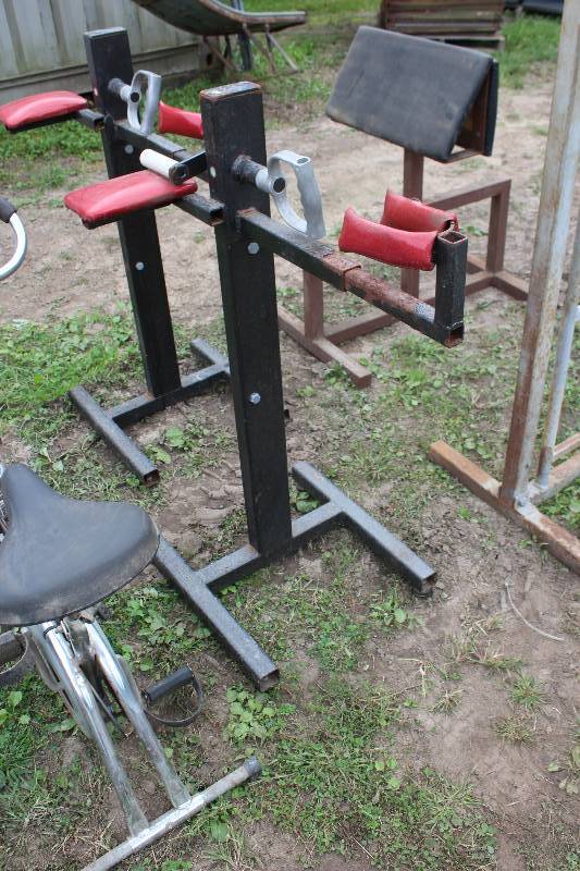 lot 150 image: Arm Wrestling Table