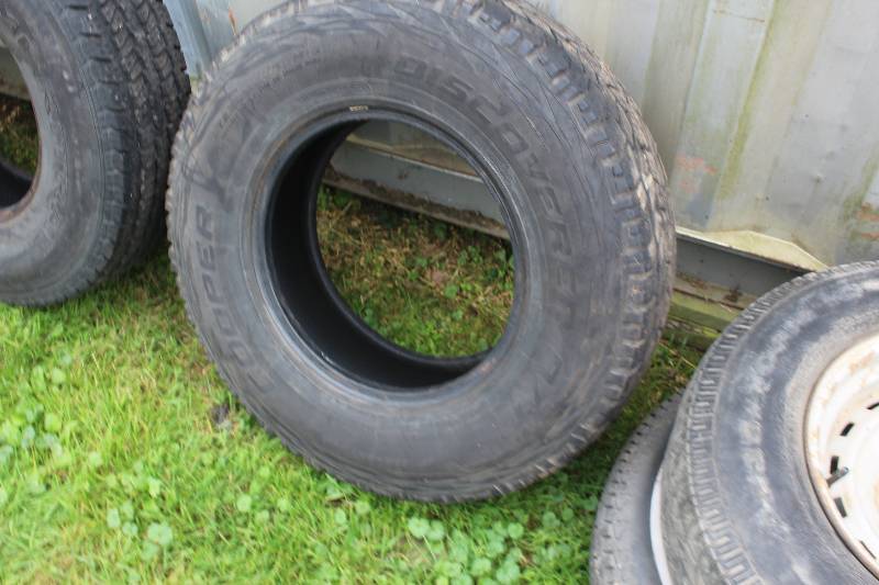 lot 137 image: Discover AT LT23585R16 Light Truck Tire