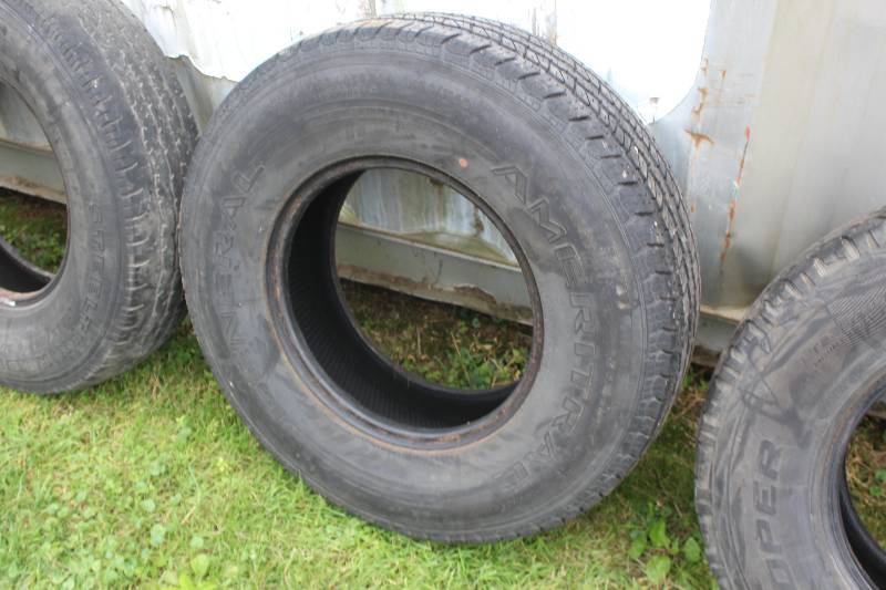 lot 136 image: Ameritrac LT23585R16 Light Truck Tire