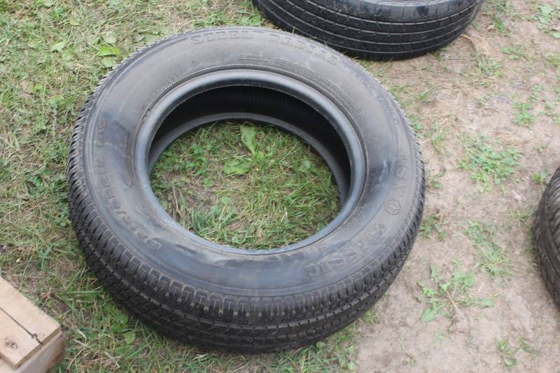 lot 130 image: Fisk Classic P21565R15 Tire