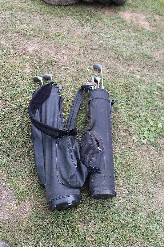 lot 122 image: Lot of (2) Golf Club Sets w Bags