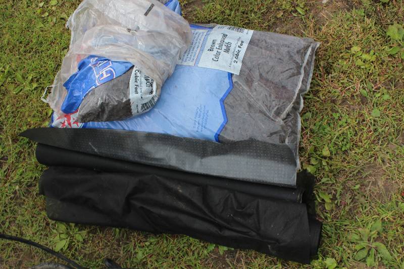 lot 102 image: Mulch, Weed Fabric