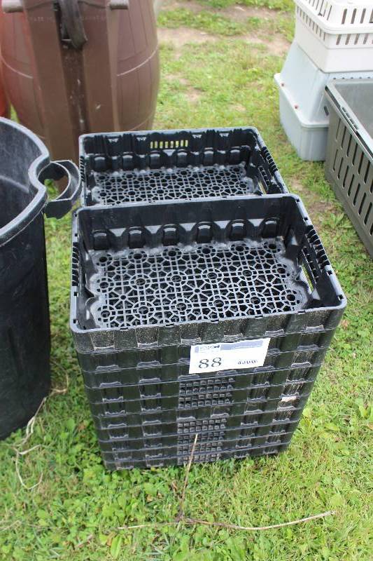 lot 88 image: Lot of (16) Plastic Pop Carriers