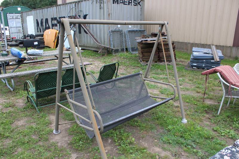 lot 81 image: Outdoor Free-Standing Swing