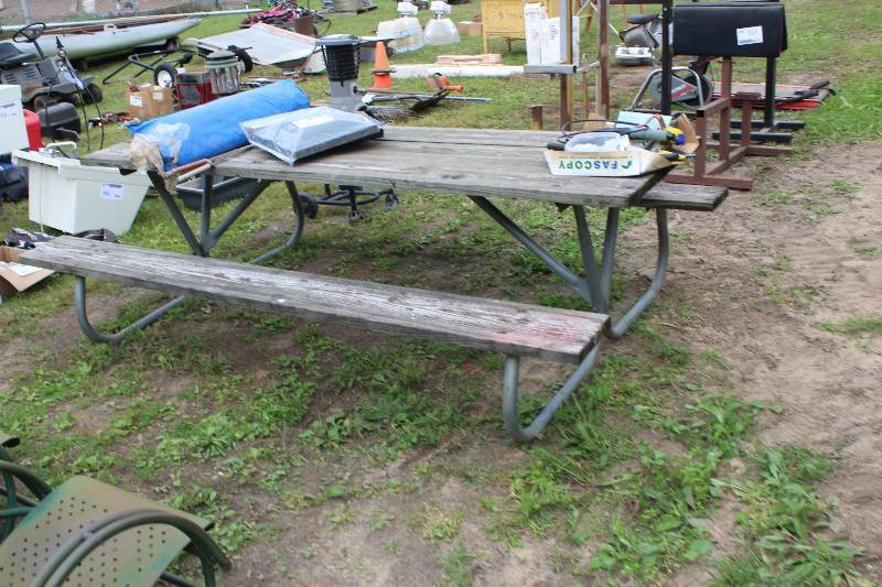 lot 84 image: Picnic Table