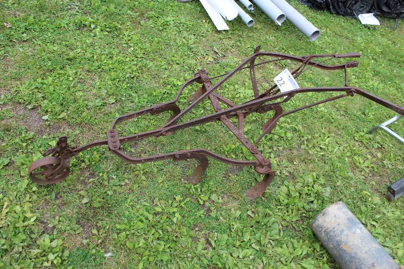 lot 22 image: Cultivator