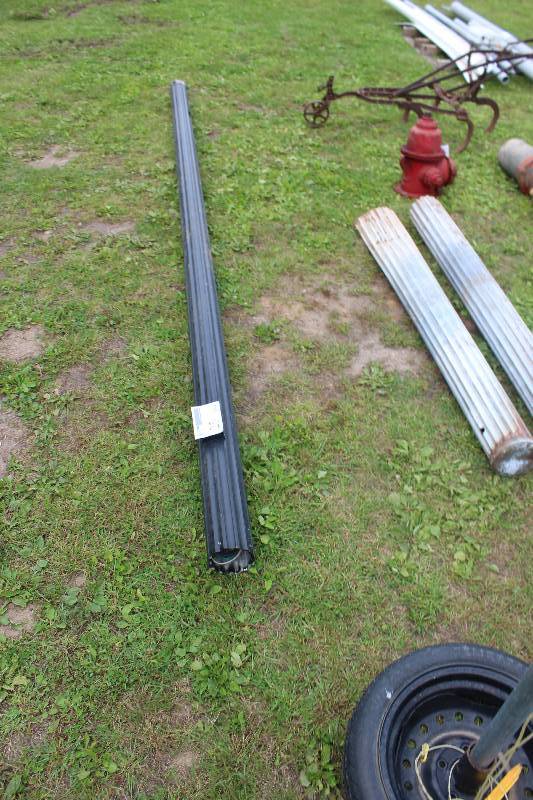 lot 25 image: Lot of (3) Metal Poles