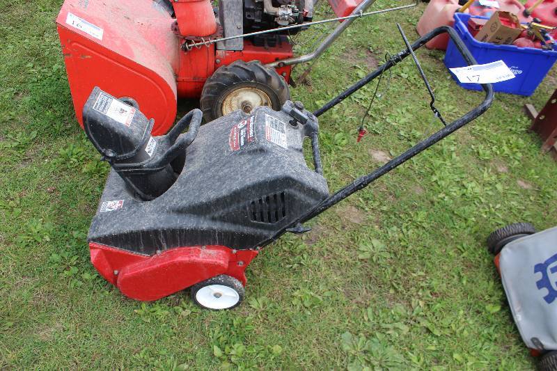lot 17 image: Yard Machines 21in. Single Stage 4-Cycle OHV Snow Thrower