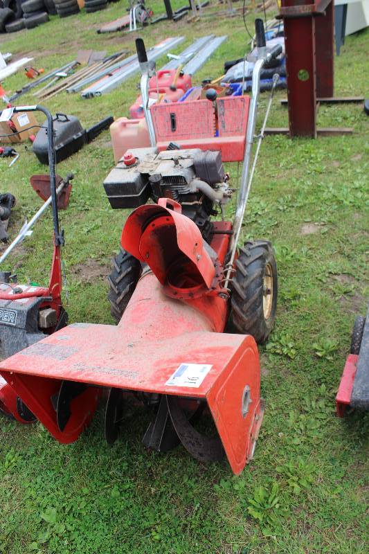 lot 16 image: Montgomery Ward 26in. 8hp 2-Stage Self Propelled Snowblower