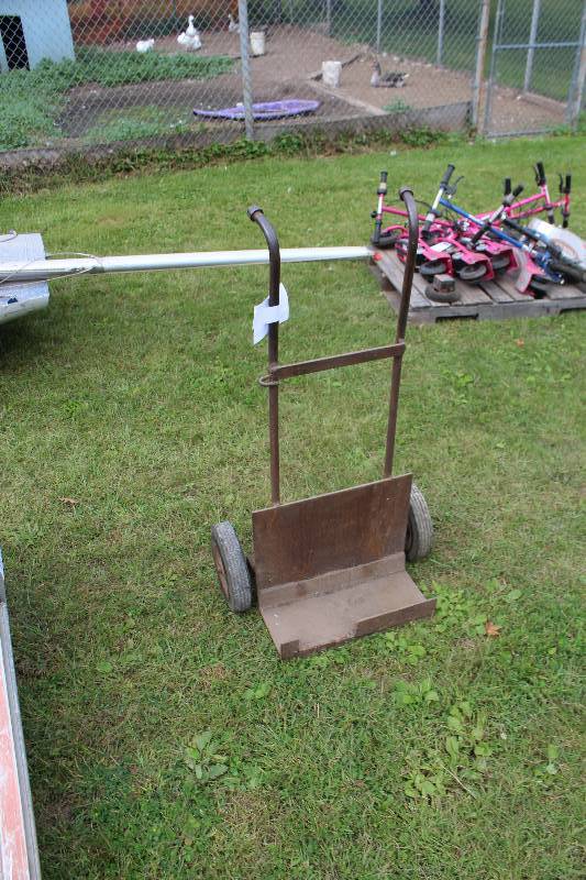lot 39 image: 2-Wheel Torch Tank Cart