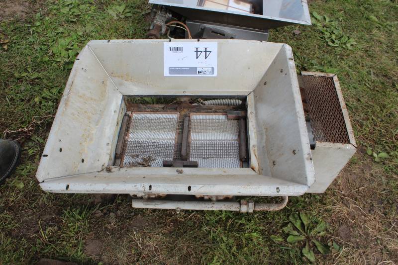 lot 44 image: Heater