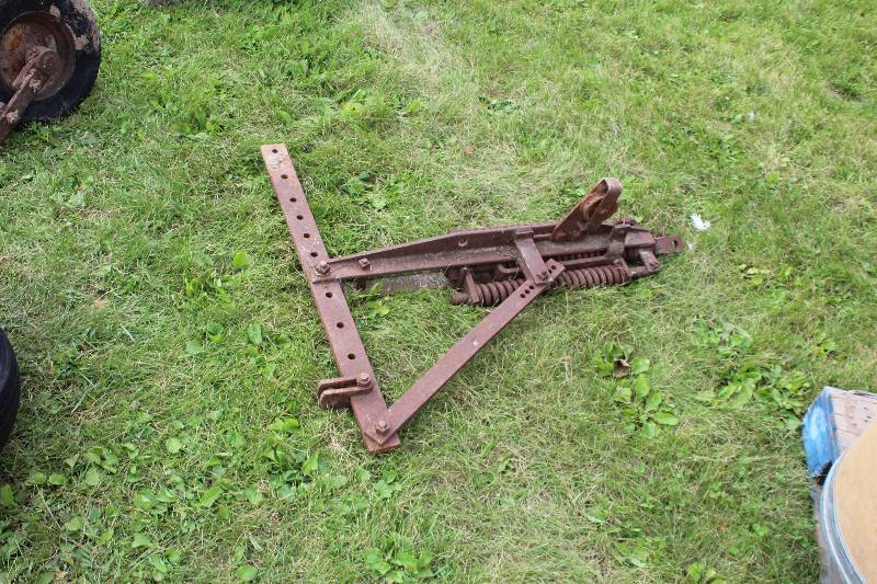 lot 73 image: Tractor Agricultural Hitch