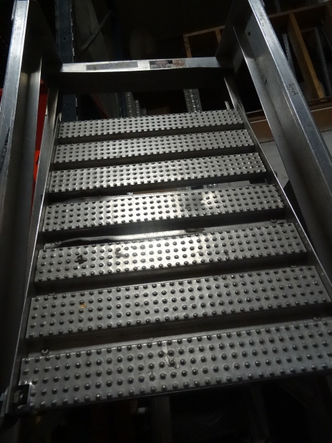 6 Aluminum Step Ladder With Work Platform