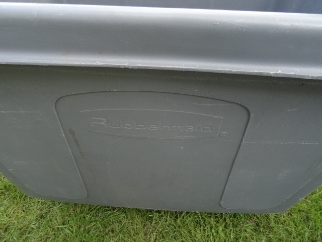 Rubbermaid 4 Wheel Poly Tub Cart