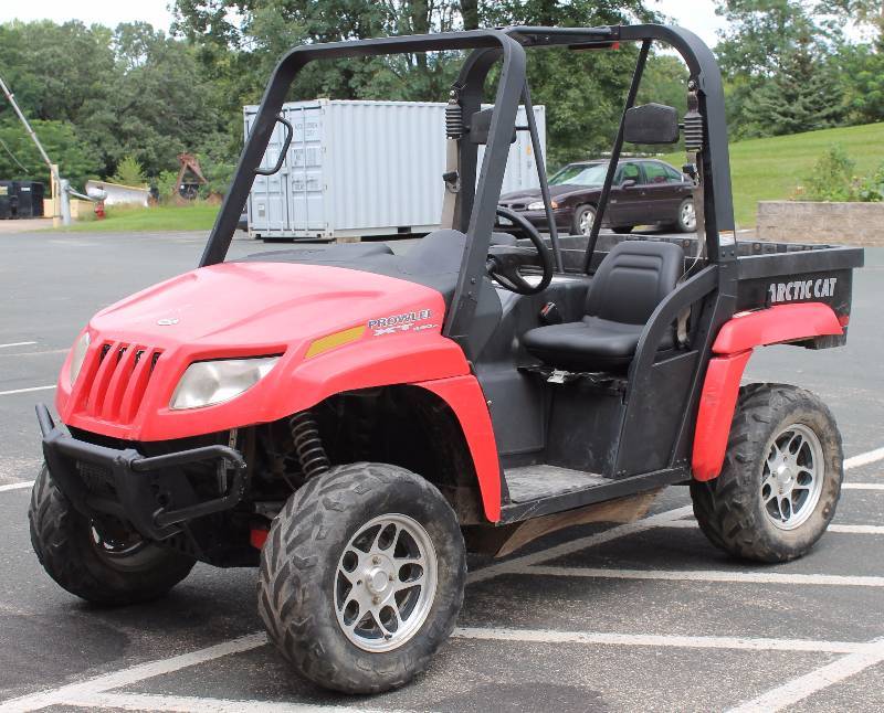 lot 1 image: Arctic Cat Side X Side 4 X 4