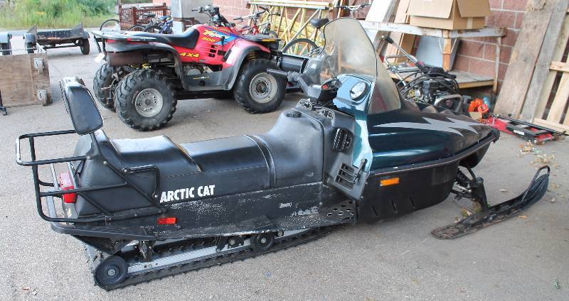 lot 5 image: Arctic Cat Bearcat  340 Snow Mobile