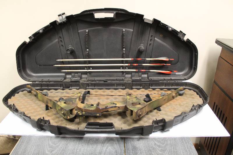 lot 15 image: Cross Bow