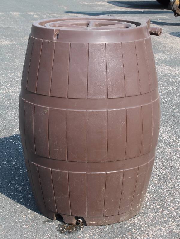 lot 16 image: Rain Collecting Barrel