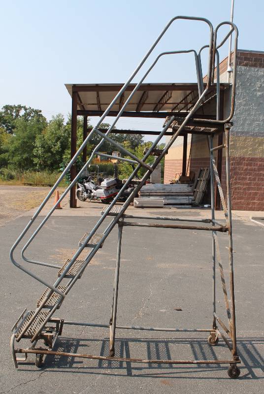 lot 20 image: Warehouse Ladder