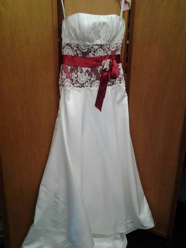 Size 12 Ivory With Garnet Red Insert