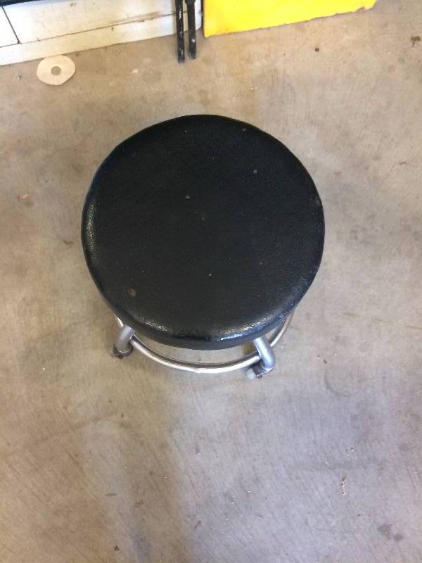 lot 2 image: Roller Leather Stool (4 wheels, Screw Type) - Black - Very Used Condition - Still Works Though