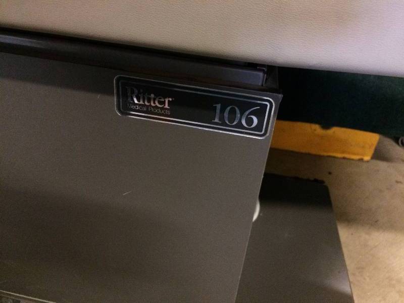 lot 11 image: Midmark Ritter 106 Hi-Lo Medical Power Exam Table