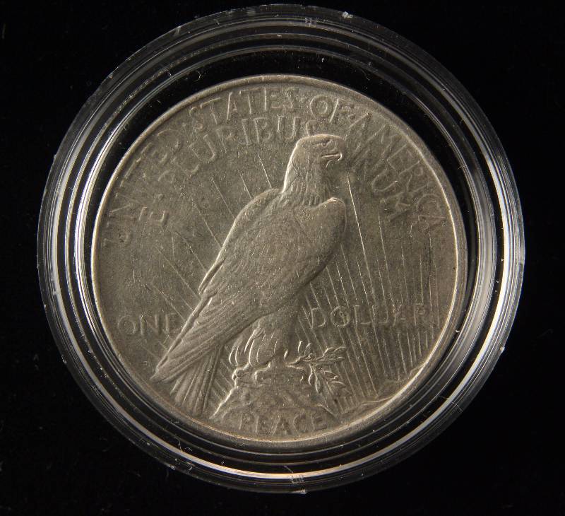 lot 18 image: 1922-D PEACE SILVER DOLLAR XF