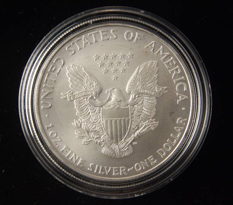 lot 20 image: 2007 AMERICAN SILVER EAGLE 1 TROY OZ. .999 FINE SILVER IN AIRTITE HOLDER