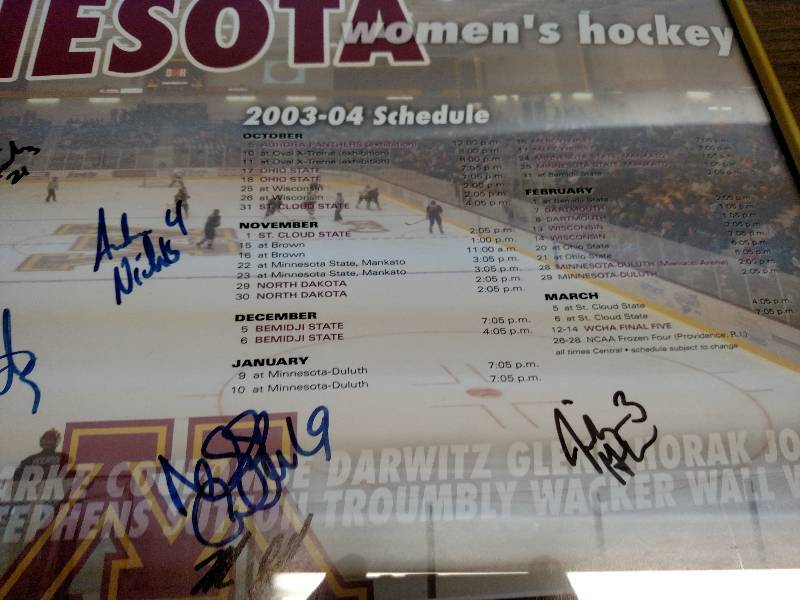 lot 114 image: Minnesota Gophers Womens Signed Ho...
