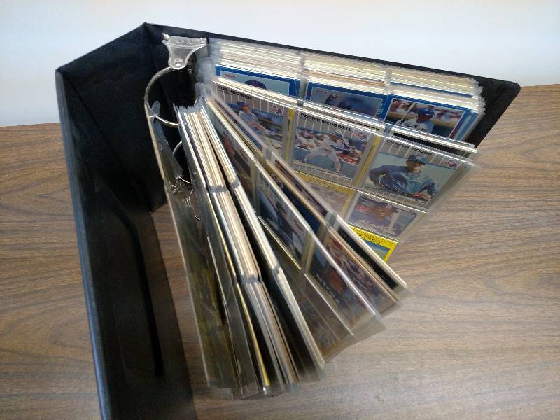 lot 157 image: Binder with Baseball Cards...