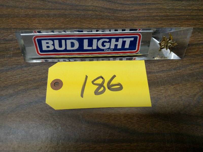 lot 186 image: Bud Light Tap Handle...