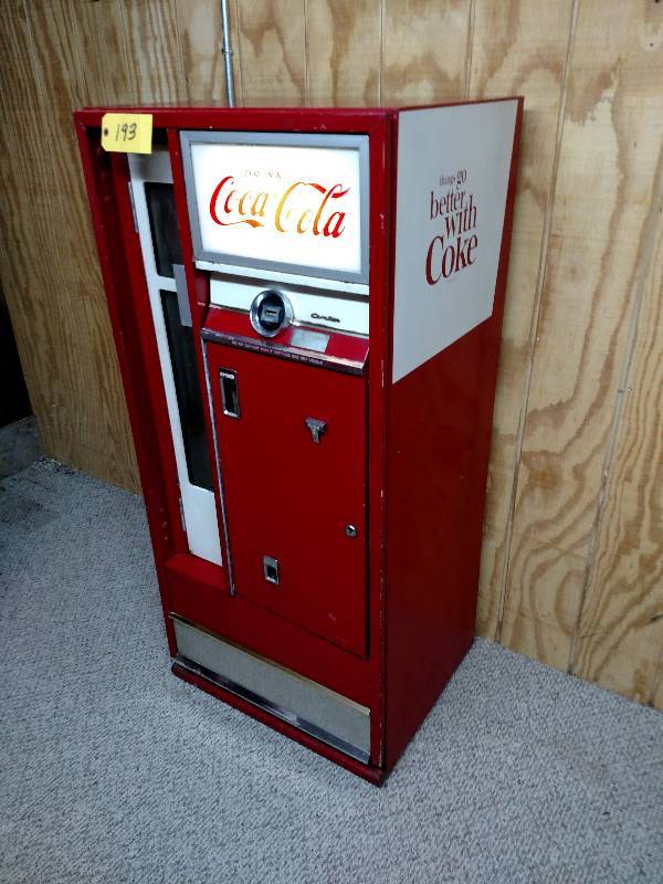 lot 193 image: Cavalier Coke Machine, Model CSS-64...