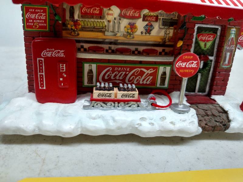 lot 273 image: Coca-Cola Danbury Mint Christmas Sn...