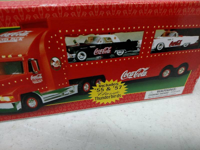 lot 329 image: Coca-Cola 2001 Holiday Lighted Truc...