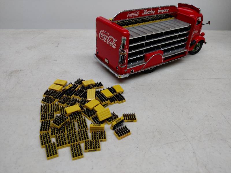 lot 344 image: Coca-Cola 1938 GMC Truck, Danbury M...