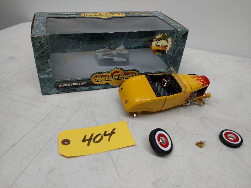 lot 404 image: Ertl 1932 Ford...