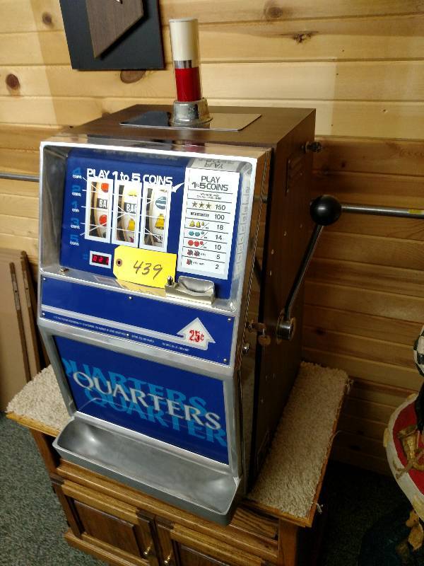 lot 439 image: Jennings One-Armed Bandit Slot Mach...