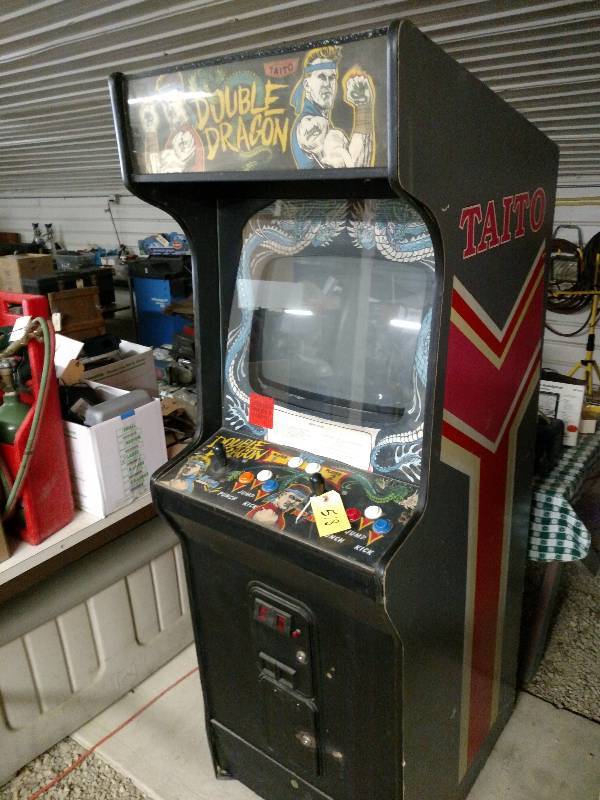 lot 518 image: Double Dragon Video Game Machine