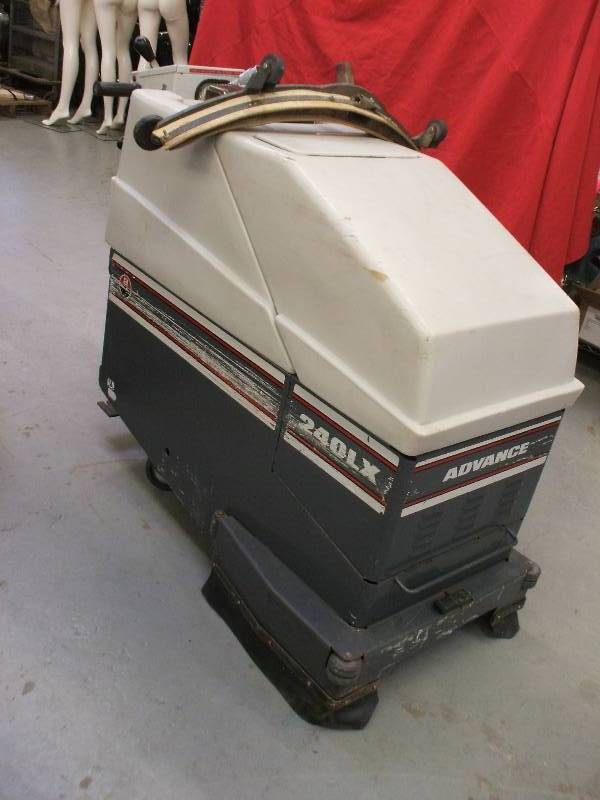 FLOOR SCRUBBER