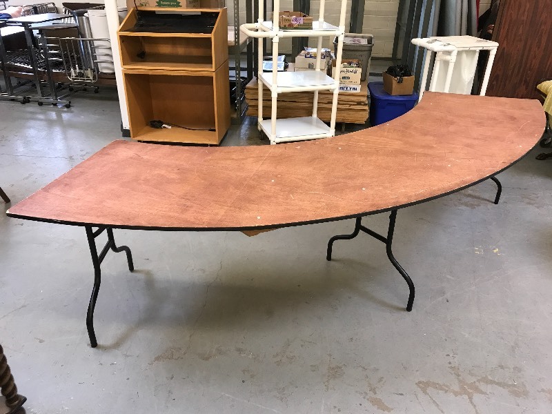 14 CIRCLE TABLE WFOLDING LEGS