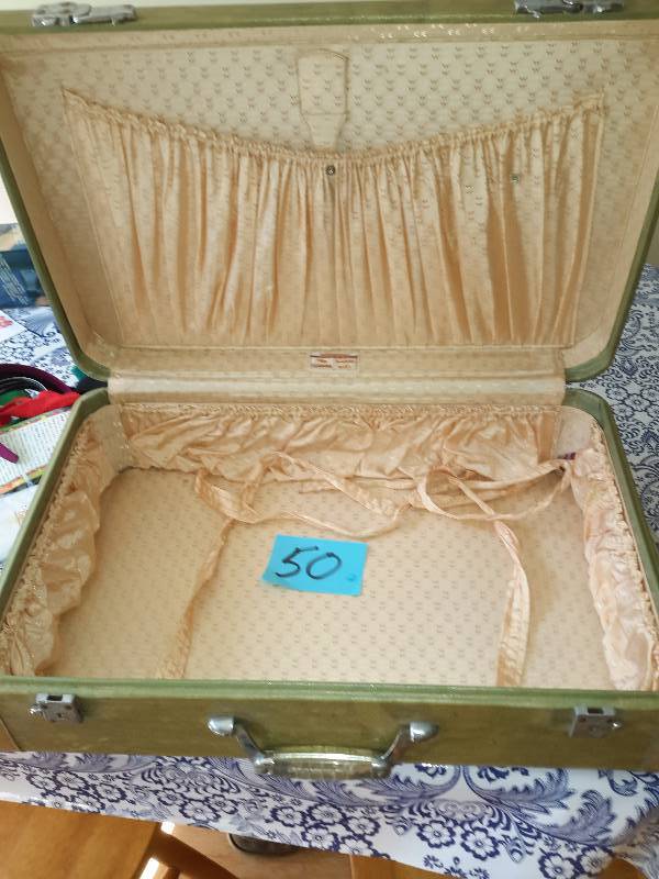 WHEARY, Vintage Suit Case� Nice shape