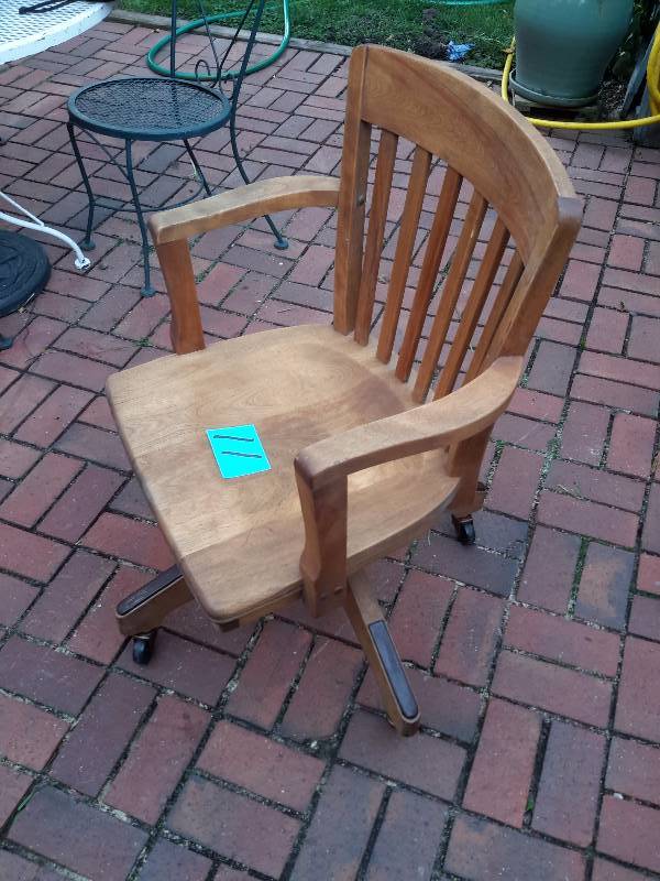 Bankers Chair.. Oak� New Casters.. Rolls well