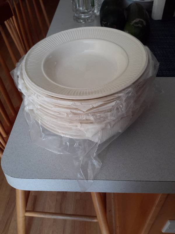 12, 8 in Wedgewood, Queen Ware EDME Bowls