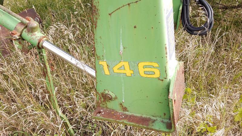 John Deere 146 Loader - LOW RESERVE