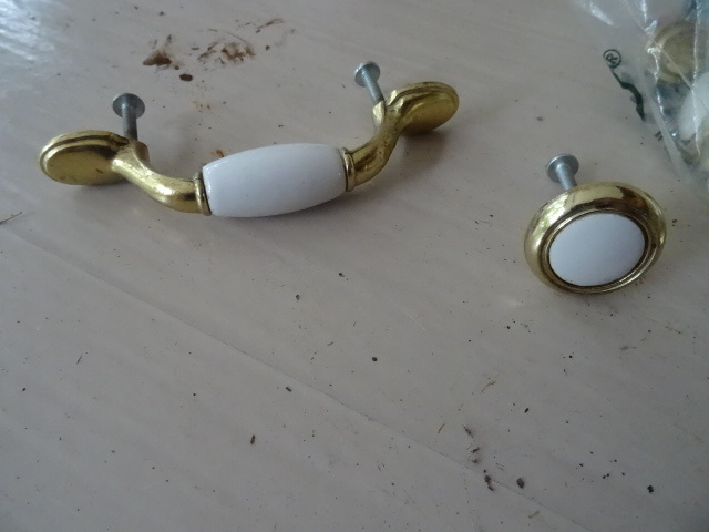 38 Door Pulls, And 20 Handles. Bras...