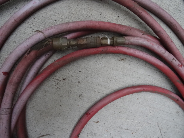 Rubber air hose. Coil air hose...