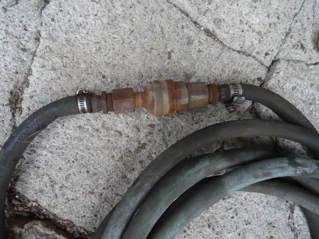 Hydraulic hose with coupler. Propan...