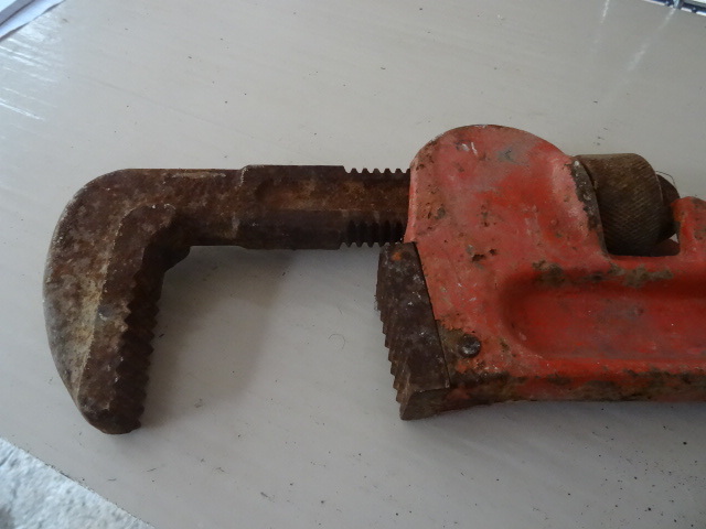 36 heavy duty pipe wrench. ...